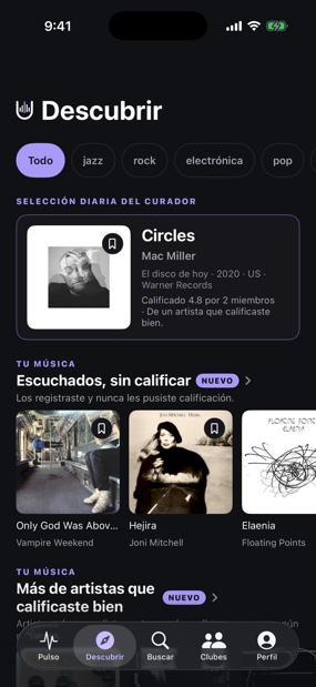 Los estantes de Descubrir, cada uno con una frase que explica por qué te lo sugiere.